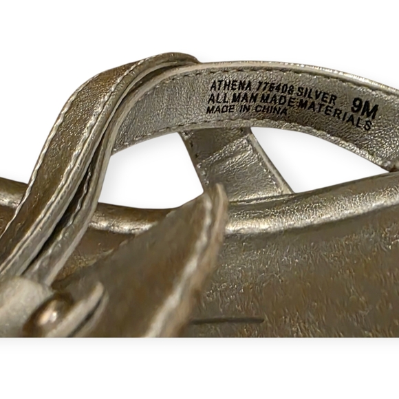 Hot Cakes Athena Silver Strappy Sandals Size 9 Metallic Buckle Flat - Picture 4 of 5